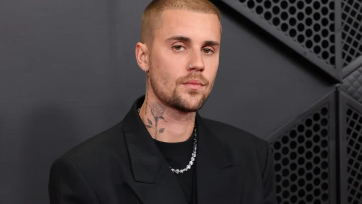Justin Bieber Biography: Wife, Age, Net Worth, Sister, House, Movies, TV Shows, Albums, Songs, Girlfriend