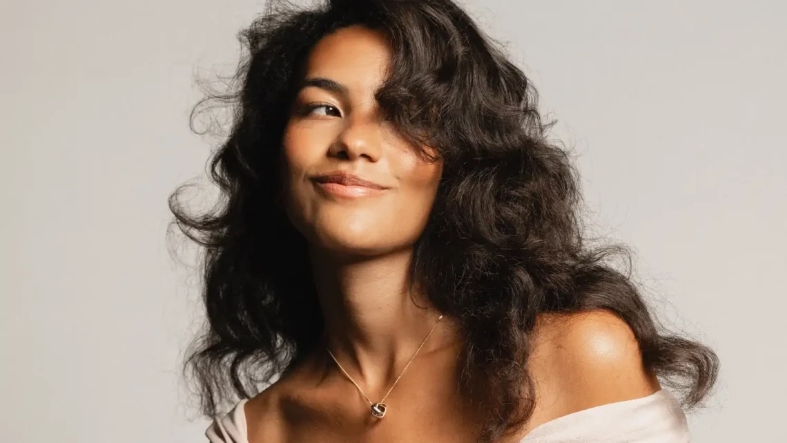 Olivia Dean Biography: Age, Net Worth, Nationality, Tour, Instagram, Parents, YouTube, Songs