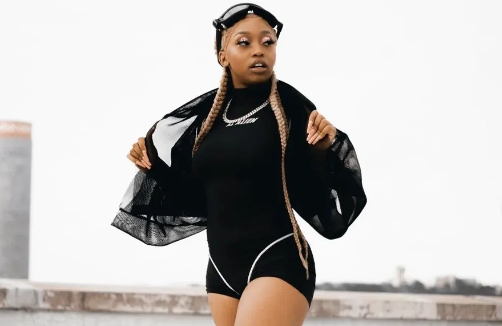 Kamo Mphela Biography: Songs, Pictures, Boyfriend, Age, Net Worth, Height, Husband, Father, House, Wikipedia
