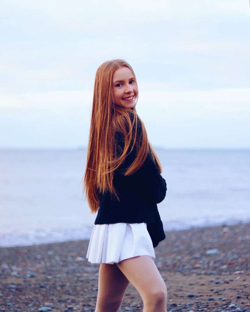 Anna McNulty Biography Boyfriend, Age, Store, Height, Net Worth, Sister, Flexibility, Instagram