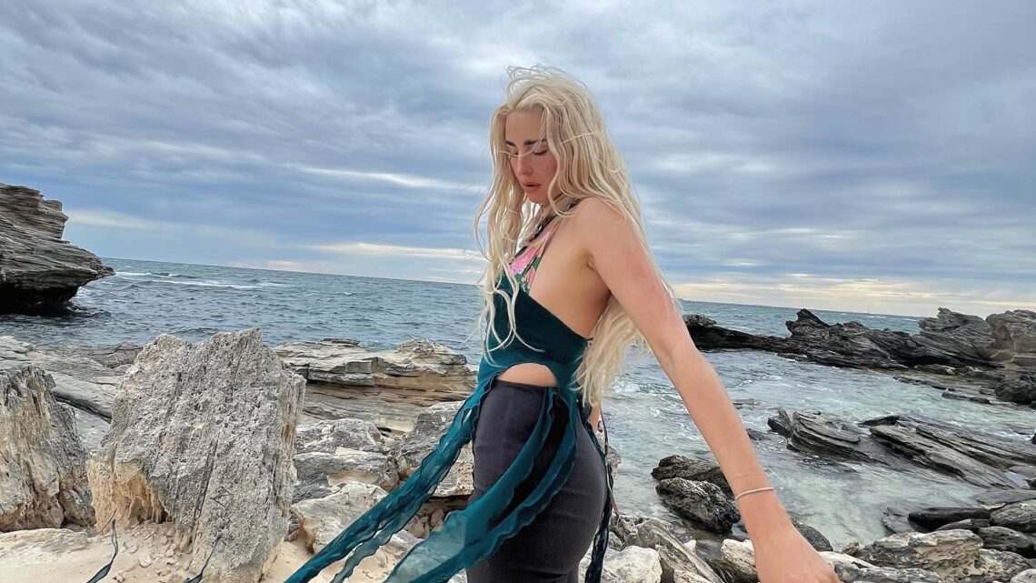 Laurel (musician) Biography: Age, Songs, Instagram, Net Worth, Boyfriend, Height, Tour, YouTube Laurel (musician) Biography: Age, Songs, Instagram, Net Worth, Boyfriend, Height, Tour, YouTube
