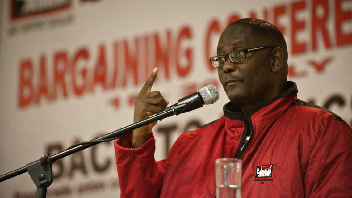 Zwelinzima Vavi Biography: Wife, Age, Children, Qualifications, Net Worth, News, Twitter, Contact Details, Salary, House Zwelinzima Vavi Biography: Wife, Age, Children, Qualifications, Net Worth, News, Twitter, Contact Details, Salary, House