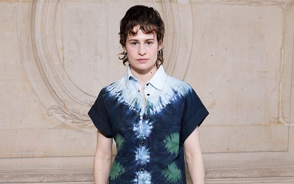 Christine and the Queens Biography: Gender, Age, Partner, Net Worth, Albums, Songs, Tour, Wiki, Instagram Christine and the Queens Biography: Gender, Age, Partner, Net Worth, Albums, Songs, Tour, Wiki, Instagram