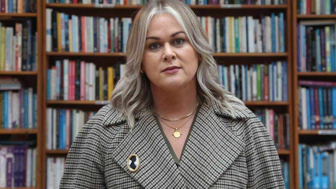 Elaine Feeney Biography: Husband, Books, Age, Poems, Net Worth, How to Build a Boat Review Elaine Feeney Biography: Husband, Books, Age, Poems, Net Worth, How to Build a Boat Review
