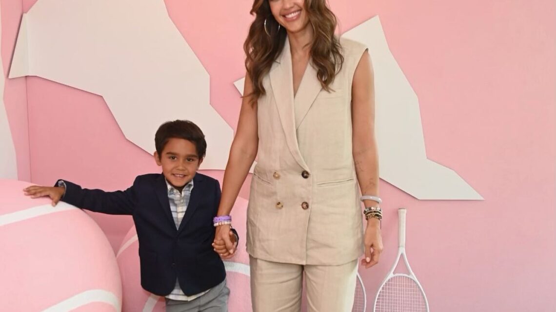 Jessica Alba Biography: Husband, Age, Movies, Net Worth, Parents, TV Shows, Ethnicity, Children, Instagram Jessica Alba Biography: Husband, Age, Movies, Net Worth, Parents, TV Shows, Ethnicity, Children, Instagram