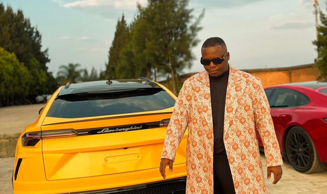 Lloyiso Biography: Age, Songs, Net Worth, Real Name, Albums, Wiki, Girlfriend Lloyiso Biography: Age, Songs, Net Worth, Real Name, Albums, Wiki, Girlfriend