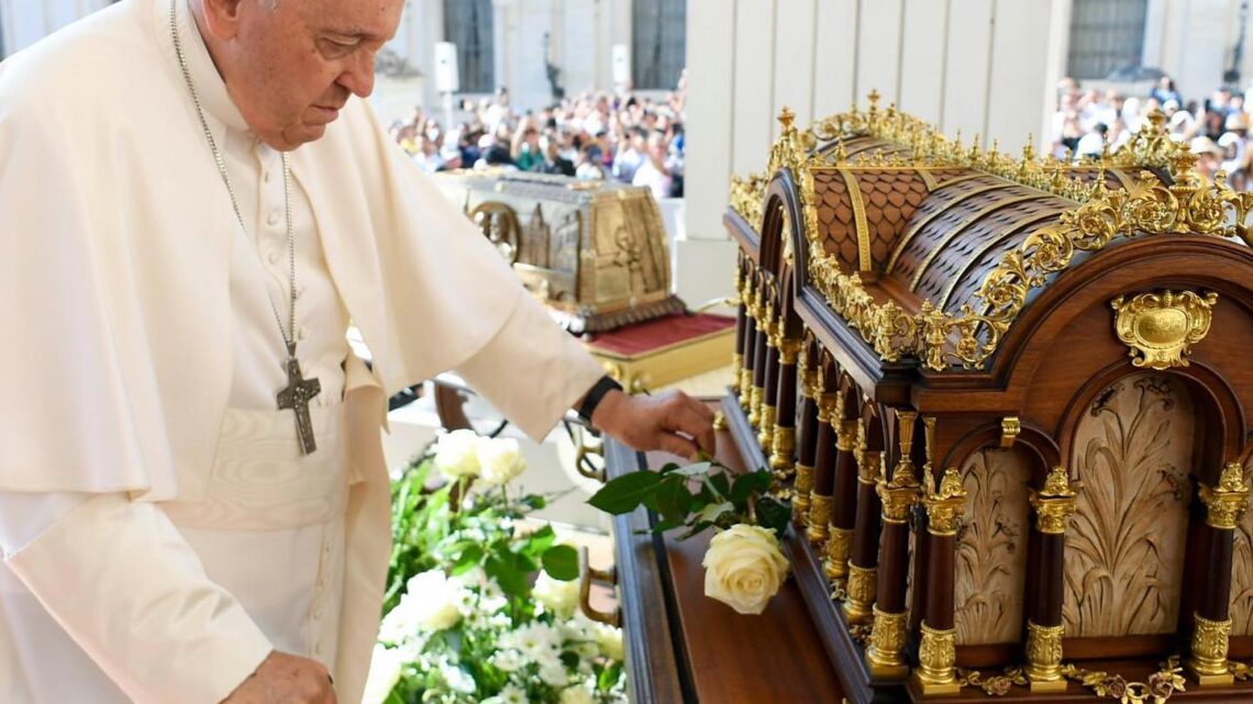 Pope Francis Biography: Wife, Age, Daughter, Net Worth, Nationality, Education, Books, Real Name, Quotes, Parents Pope Francis Biography: Wife, Age, Daughter, Net Worth, Nationality, Education, Books, Real Name, Quotes, Parents