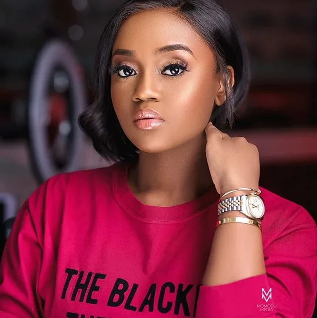 Chioma Avril Rowland Biography: Age, Net Worth, Husband, Davido, Baby, Father, Mother, Pictures, Wikipedia