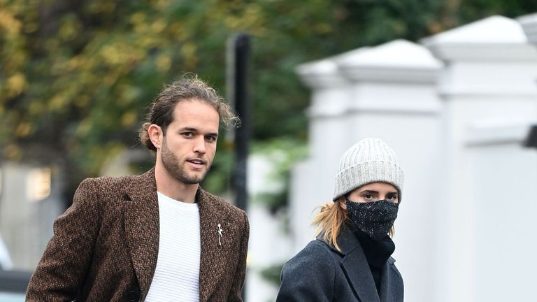 Emma Watson’s boyfriend Leo Robinton Biography: Net Worth, Height, Age, Instagram, Girlfriend, Siblings Emma Watson’s boyfriend Leo Robinton Biography: Net Worth, Height, Age, Instagram, Girlfriend, Siblings