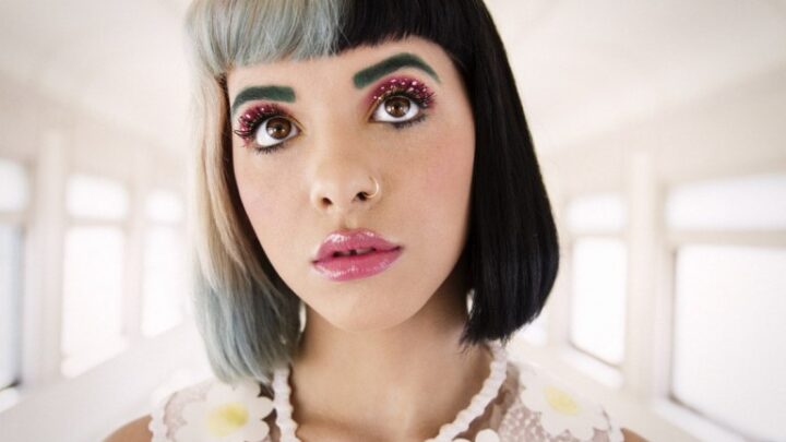 Melanie Martinez Biography: Net Worth, Songs, Boyfriend, Age, Instagram, Height, Parents, Son