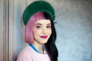 Melanie Martinez Biography: Net Worth, Songs, Boyfriend, Age, Instagram, Height, Parents, Son