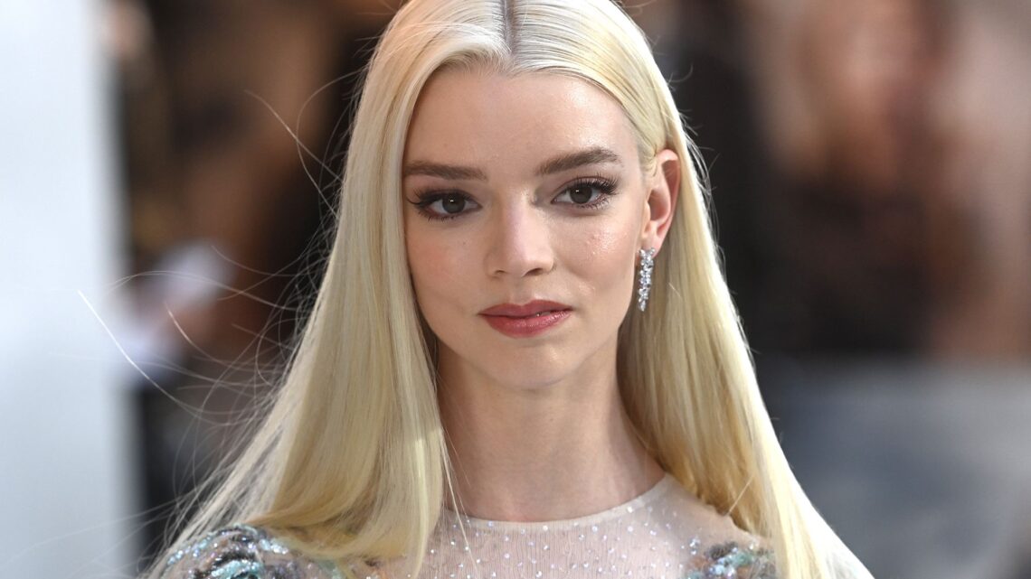 Anya Taylor-Joy Biography: Age, Net Worth, Height, Boyfriend, Awards, Instagram, Movies & TV Shows Anya Taylor-Joy Biography: Age, Net Worth, Height, Boyfriend, Awards, Instagram, Movies & TV Shows