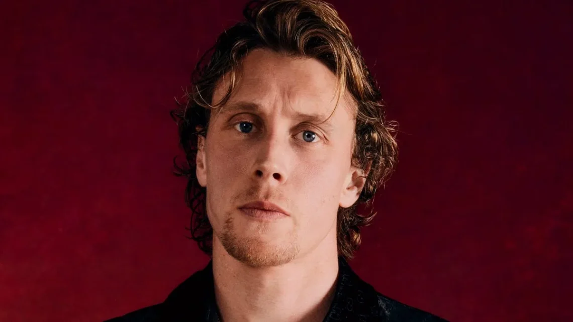 George MacKay Biography: Girlfriend, Age, Net Worth, Movies, Awards, Height, Instagram