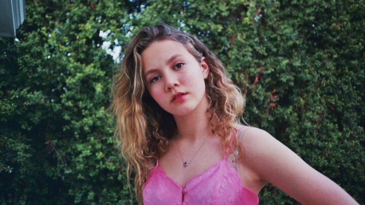 Iris Apatow Biography: Height, Boyfriend, Net Worth, Age, Wikipedia, Instagram, Parents, Movies