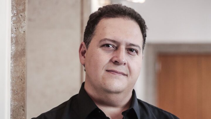 Pablo Escobar’s son Sebastián Marroquín Biography: Net Worth, Wife, Age, Books, Instagram, Mother, House