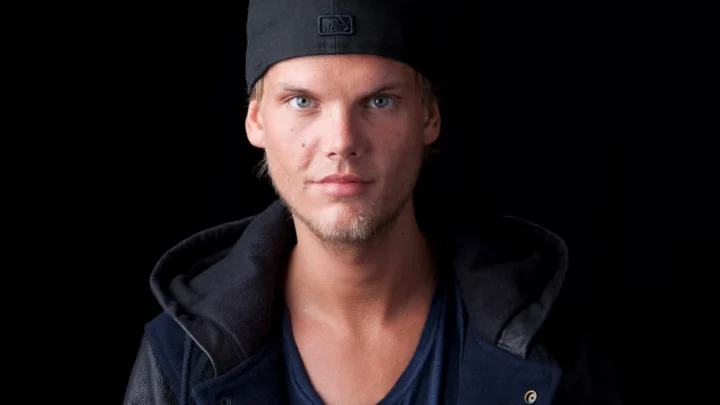 Avicii Biography: Age, Cause Of Death, Net Worth, Songs, Girlfriend, Parents, Brother