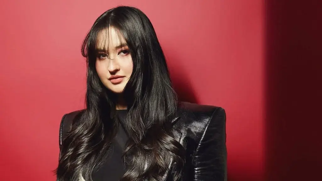 Stephanie Poetri Biography: Age, Boyfriend, Net Worth, Height, Instagram, Songs, Family