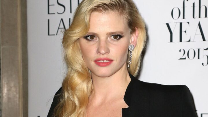 Lara Stone Biography: Husband, Age, Net Worth, Siblings, Height, Instagram, Parents