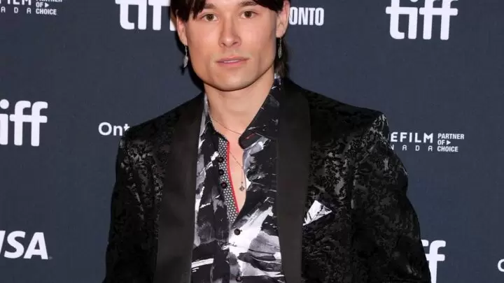 Phillip Lewitski Biography: Age, Instagram, Net Worth, Girlfriend, Movies, Boyfriend, Partner, Height