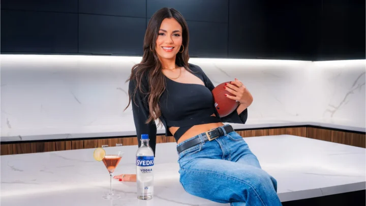 Victoria Justice Biography: Net Worth, Age, Movies, Awards, Husband, Instagram, TV Shows, Parents, Height, Boyfriend