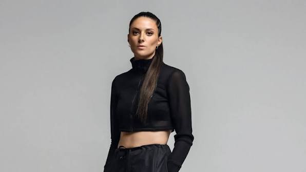 CloZee Biography: Age, Net Worth, Latest Mix, Wikipedia, Boyfriend, Photos, Songs