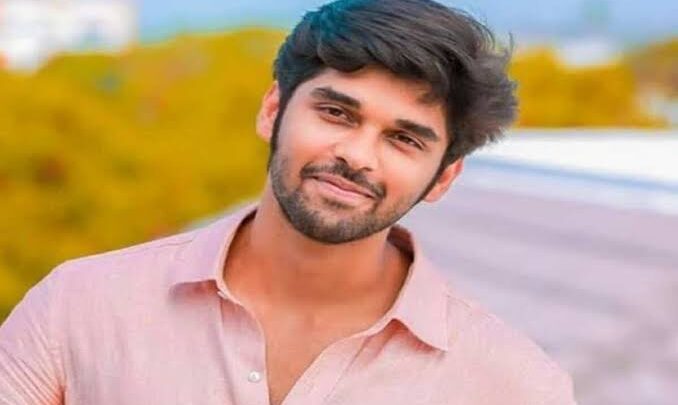 Dhruv Vikram Biography: Parents, Age, Height, Net Worth, Instagram, Relationship, Songs, Album