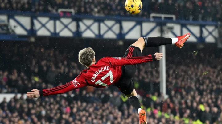 Alejandro Garnacho’s Spectacular Bicycle Kick Steals the Show as United Stun Everton