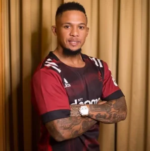 Elton Jantjies Biography: Wife, Children, Net Worth, House, Wikipedia, Pictures, Family