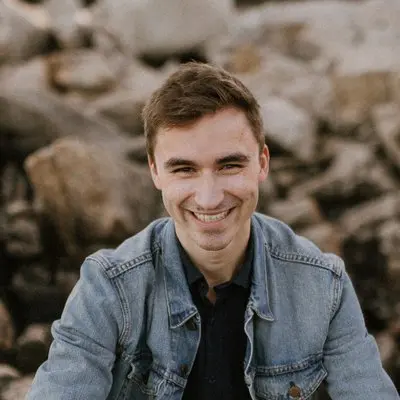 Jordan Peterson’s son Julian Peterson Biography: Height, Age, Wife, Net Worth, NFL, News, Stats, Instagram