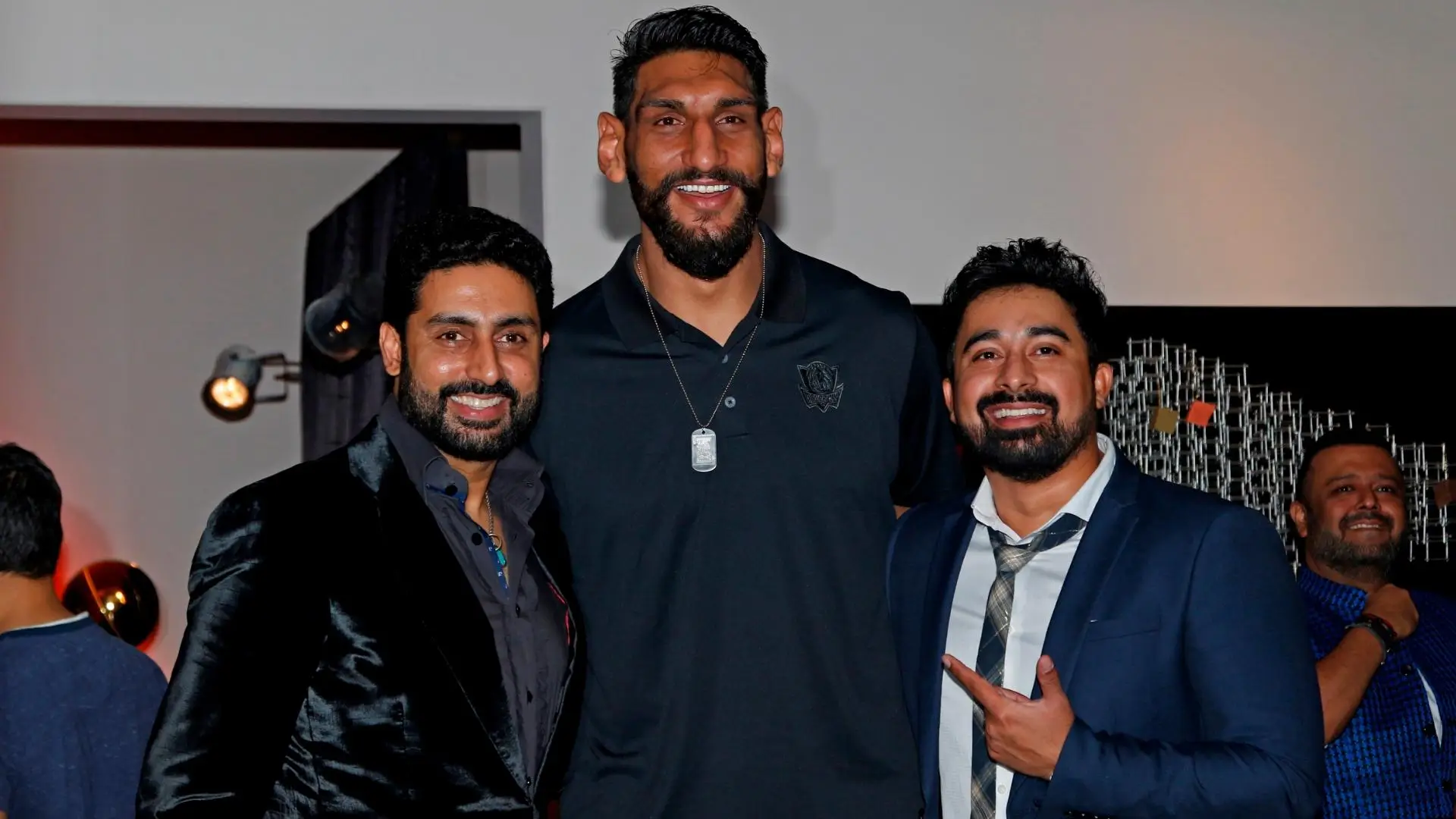 Satnam Singh Biography: Wife, Net Worth, Kids, Age, Height, NBA, AEW ...