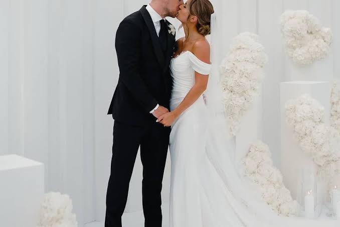 Dani Dyer Biography: Age, Movies, TV Shows, Husband, Instagram, Net Worth, Height, Children