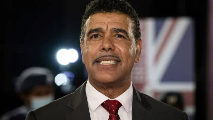 Chris Kamara Biography: Net Worth, House, Age, Wife, Family, Children, Siblings, Movie
