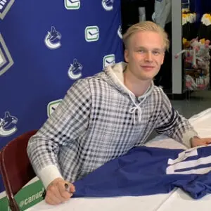 Elias Pettersson Biography: Age, Wife, Net Worth, Nationality, Children, Wikipedia, Sibling