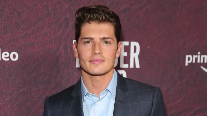 Gregg Sulkin Biography: Girlfriend, Age, Instagram, Siblings, Net Worth, Wiki, Movies, Partner