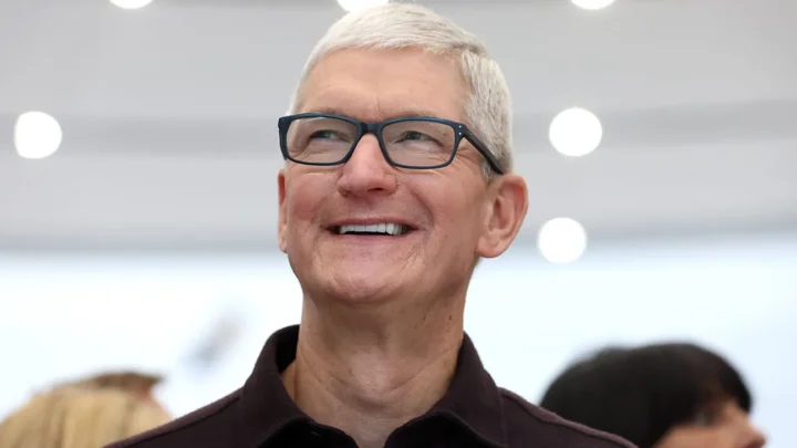 Tim Cook Biography: Age, Wife, Net Worth, Nationality, Siblings, Parents