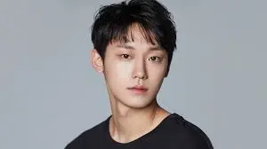 Lee Do-hyun Biography: TV Shows, Age, Net Worth, Instagram, Birthday, Movies, Girlfriend, Height, Family