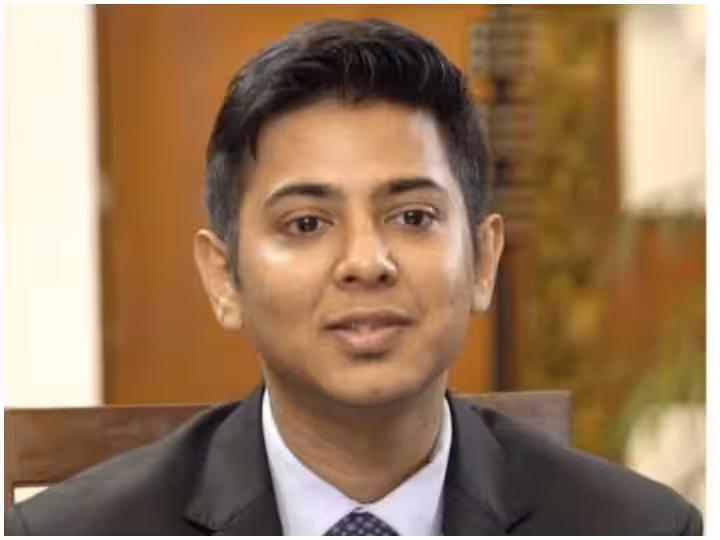 IAS Akshat Jain Biography: Age, Wife, Net Worth, Parents, Wiki, Books, Girlfriends