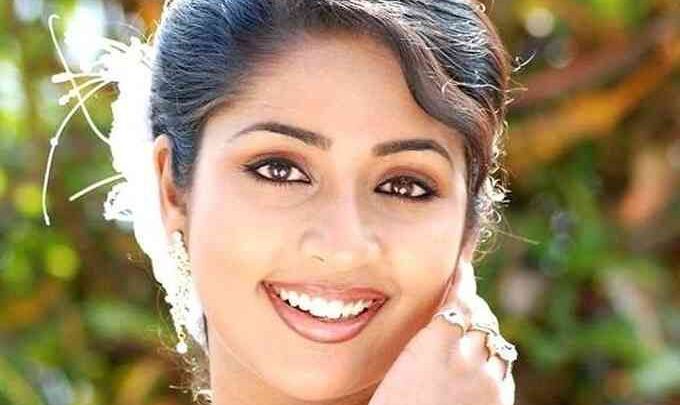 Navya Nair Biography: Husband, Net Worth, Age, Child, Parents, Wikipedia, Movies