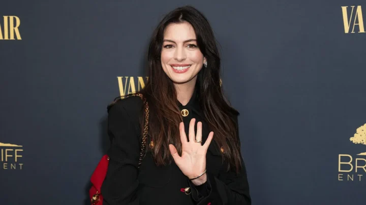 Anne Hathaway Biography: Movies, Age, Parents, Net Worth, Partner, Nationality, TV Shows, Siblings, Wiki, Instagram