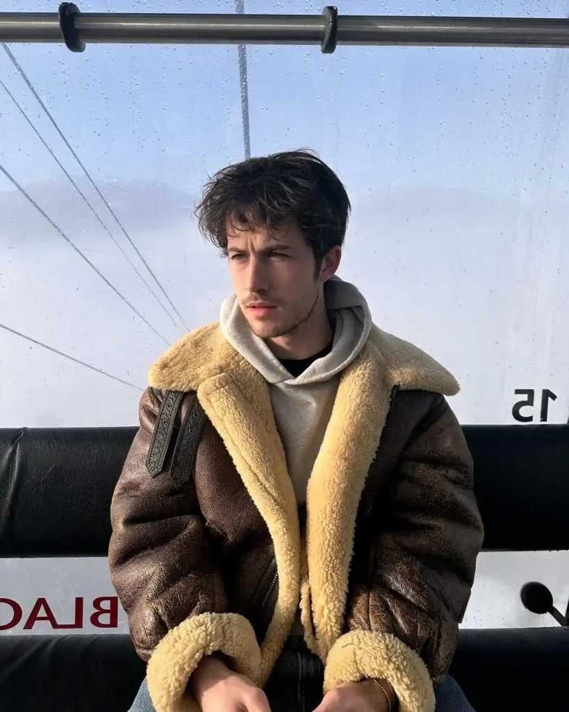 Dylan Minnette Biography: Age, Movies, Net Worth, Songs, Parents, Siblings, Spouse, Instagram, Height, Wiki