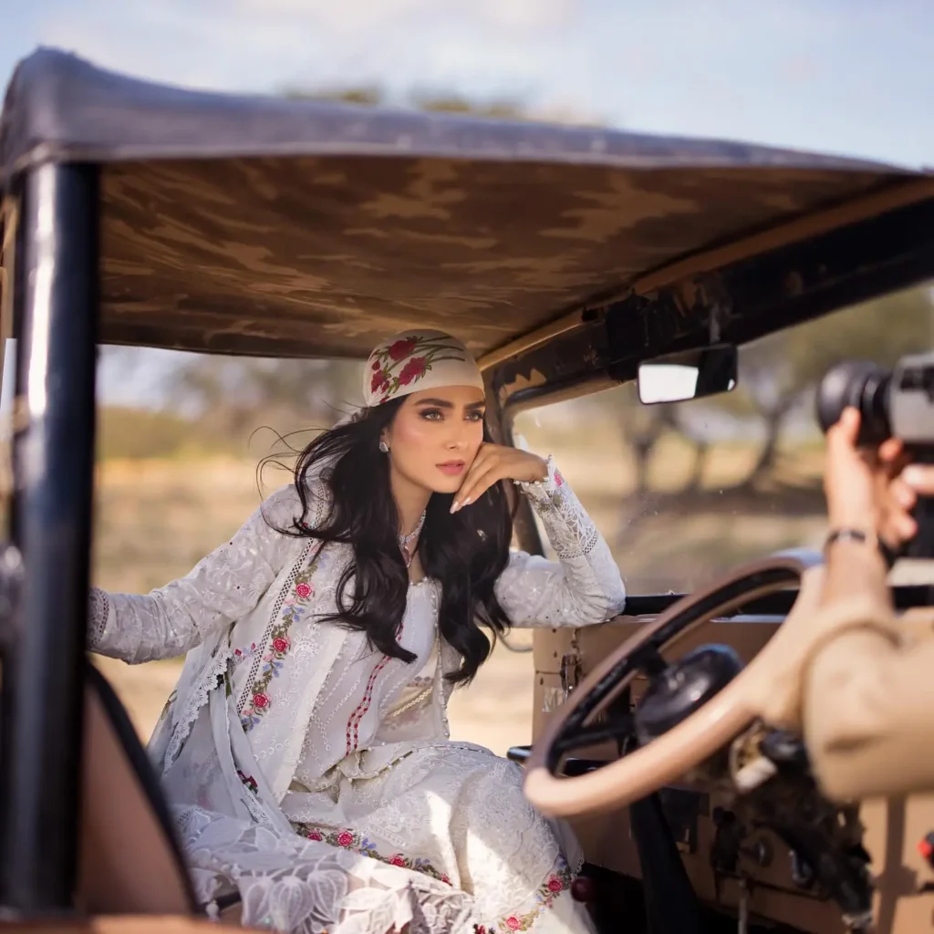Ayeza Khan Biography: Age, Net Worth, Height, Parents, Spouse, Children, Instagram, Awards, Movies, Wiki