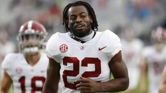 Najee Harris Biography: Age, Net Worth, Team, Awards, Height, Parents, Siblings, Wife, Child, Instagram, Wiki