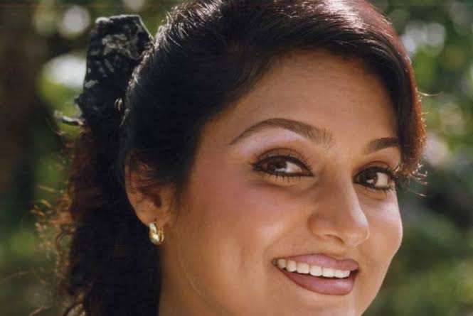 Madhavi Biography: Age, Net Worth, Height, Parents, Siblings, Children, Husband, Instagram, Wiki
