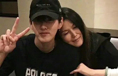 Kris Wu’s mother, Wu Xiuqin Biography: Net Worth, Age, Children, Nationality, Spouse