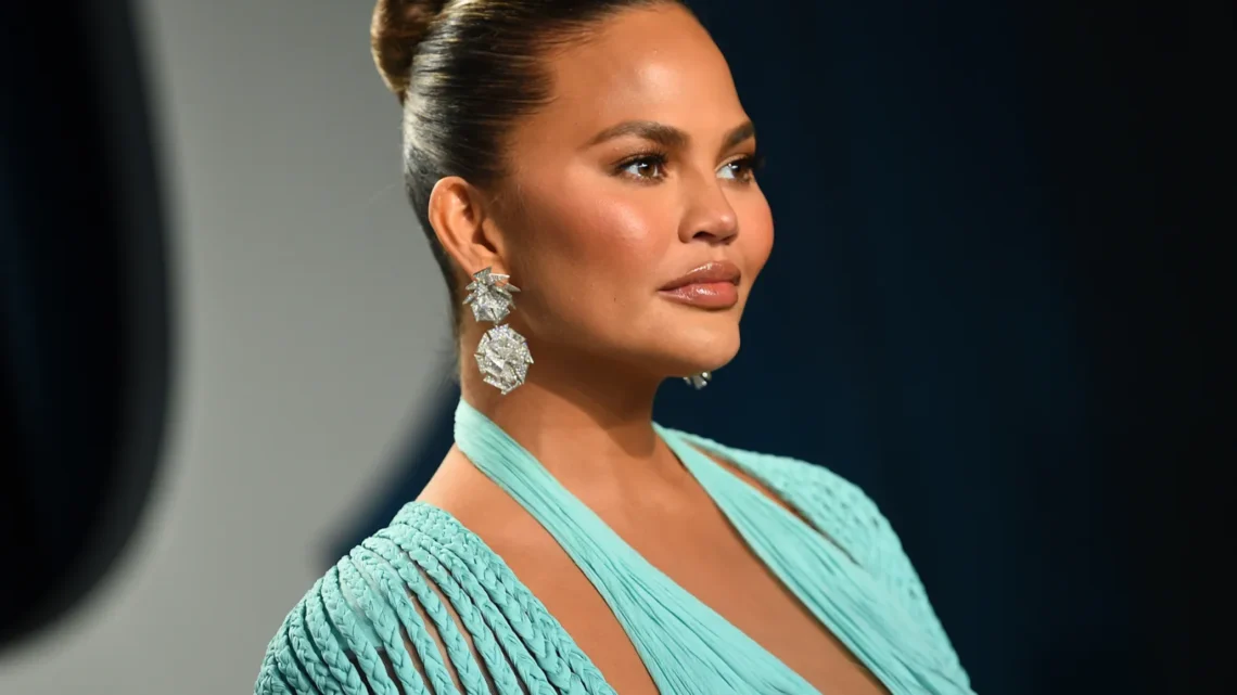 Chrissy Teigen Biography: Net Worth, Husband, Age, Height, Instagram, Spouse, Parents, Books