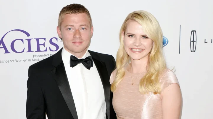Elizabeth Smart’s husband, Matthew Gilmour Biography: Age, Net Worth, Instagram, Spouse, Height, Parents, Siblings