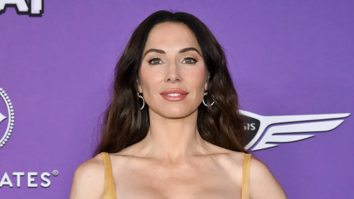 Whitney Cummings Biography: Spouse, Net Worth, Age, Wikipedia, Siblings, Movies, Height, Nationality