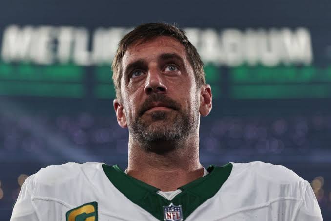 Aaron Rodgers Biography: Age, Wife, Contract, Net Worth, Parents, College, Height, Stats, Salary