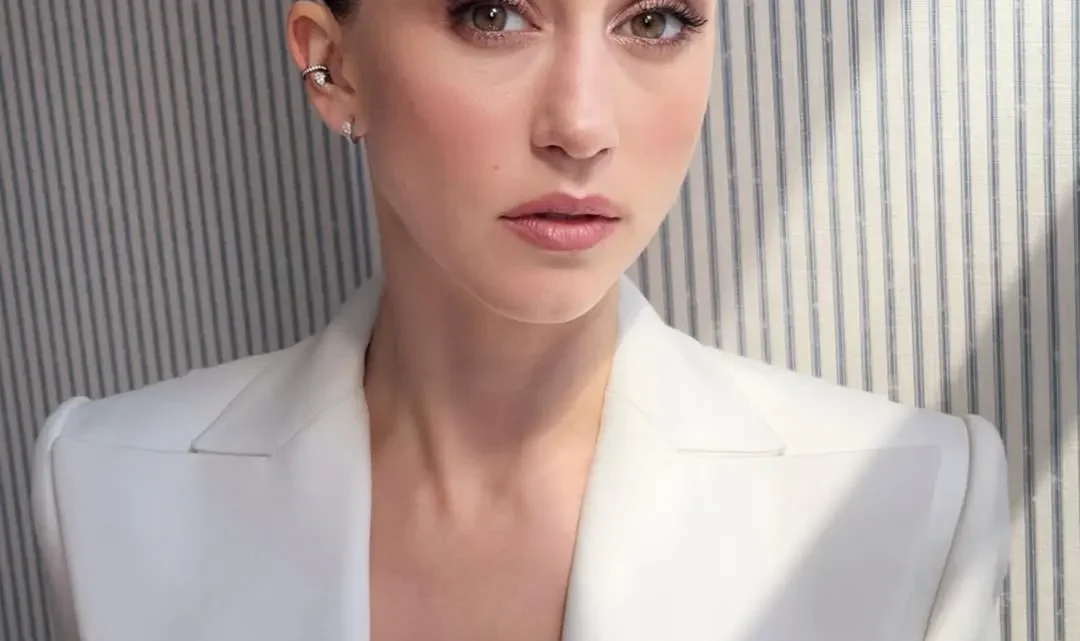 Taissa Farmiga Biography: Age, Net Worth, Spouse, Parents, Siblings, Career, Movies, Wikipedia