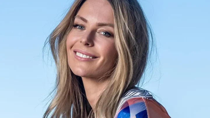 Jennifer Hawkins Biography: Age, Net Worth, Spouse, Parents, Siblings, Children, Career, Wikipedia, Awards